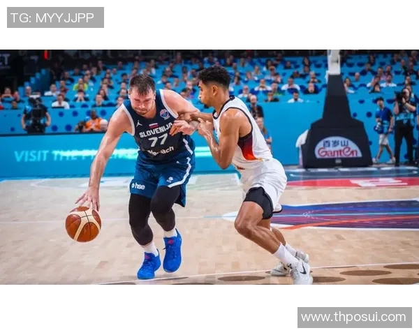 东契奇突施冷箭 超远三分空心入网 东契奇突施冷箭 超远三分空心入网