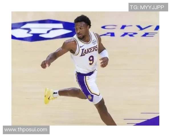 詹姆斯起立鼓掌！布朗尼引爆主场！湖人极品引援，东契奇29+11+10