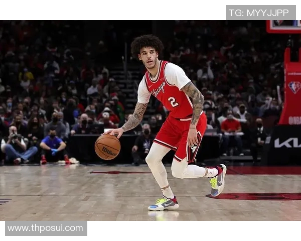 阿特金森：朗佐-鲍尔今天将先发出战 仍有出场时间限制